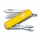 Яркий складной ножик Victorinox Сlassic-SD 0.6223.8 желтый